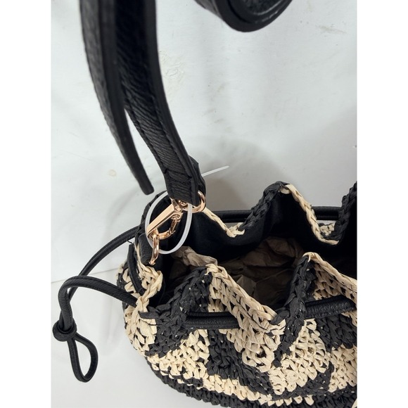 Universal Thread Straw Checker Drawstring Crossbody Bag Black Natural NWT - Picture 5 of 10